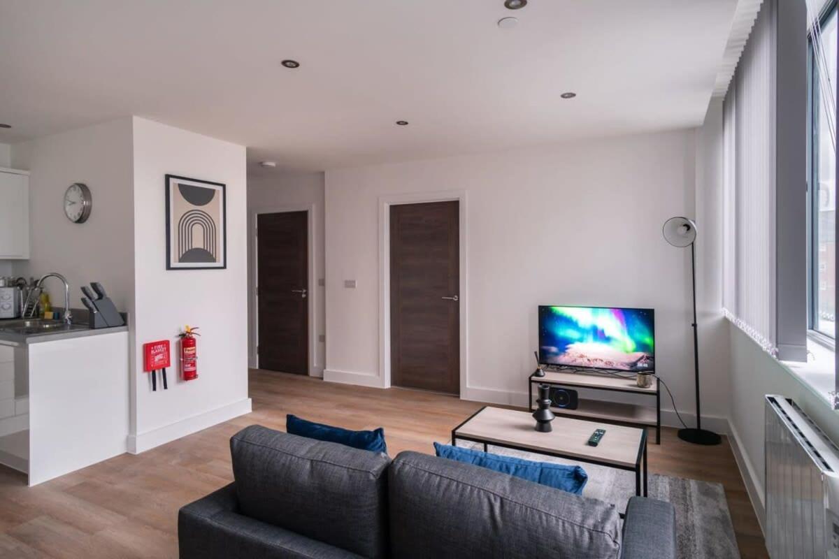 Zeni, Alexandra Rise Chic 1br Flat Apartment Manchester