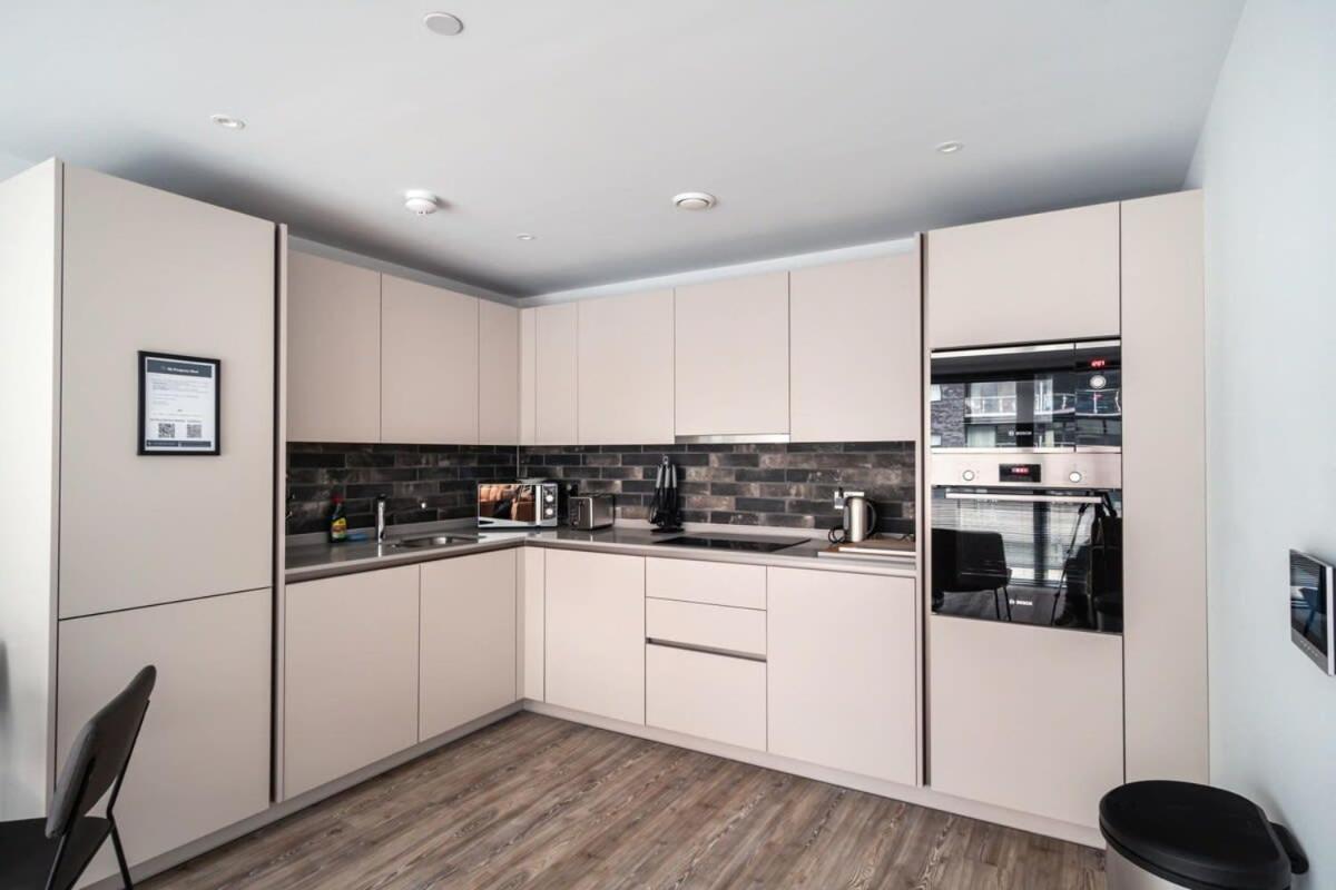 Apartment Spacious 2 Bed In Central Manchester