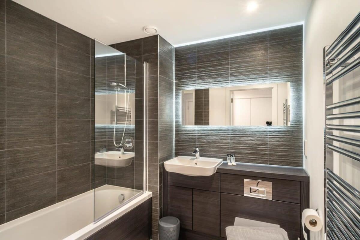 Spacious 2 Bed In Central *