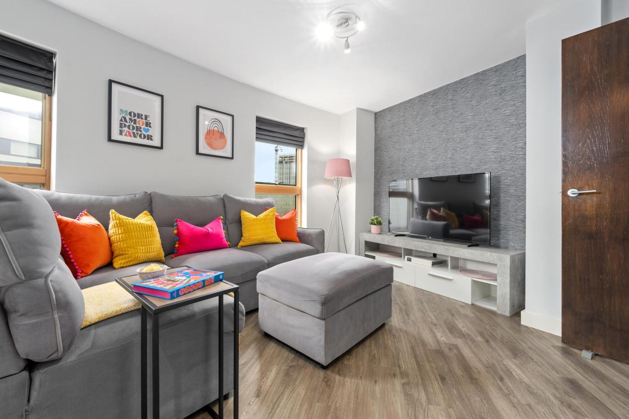 With Balcony & Secure Parking * Manchester