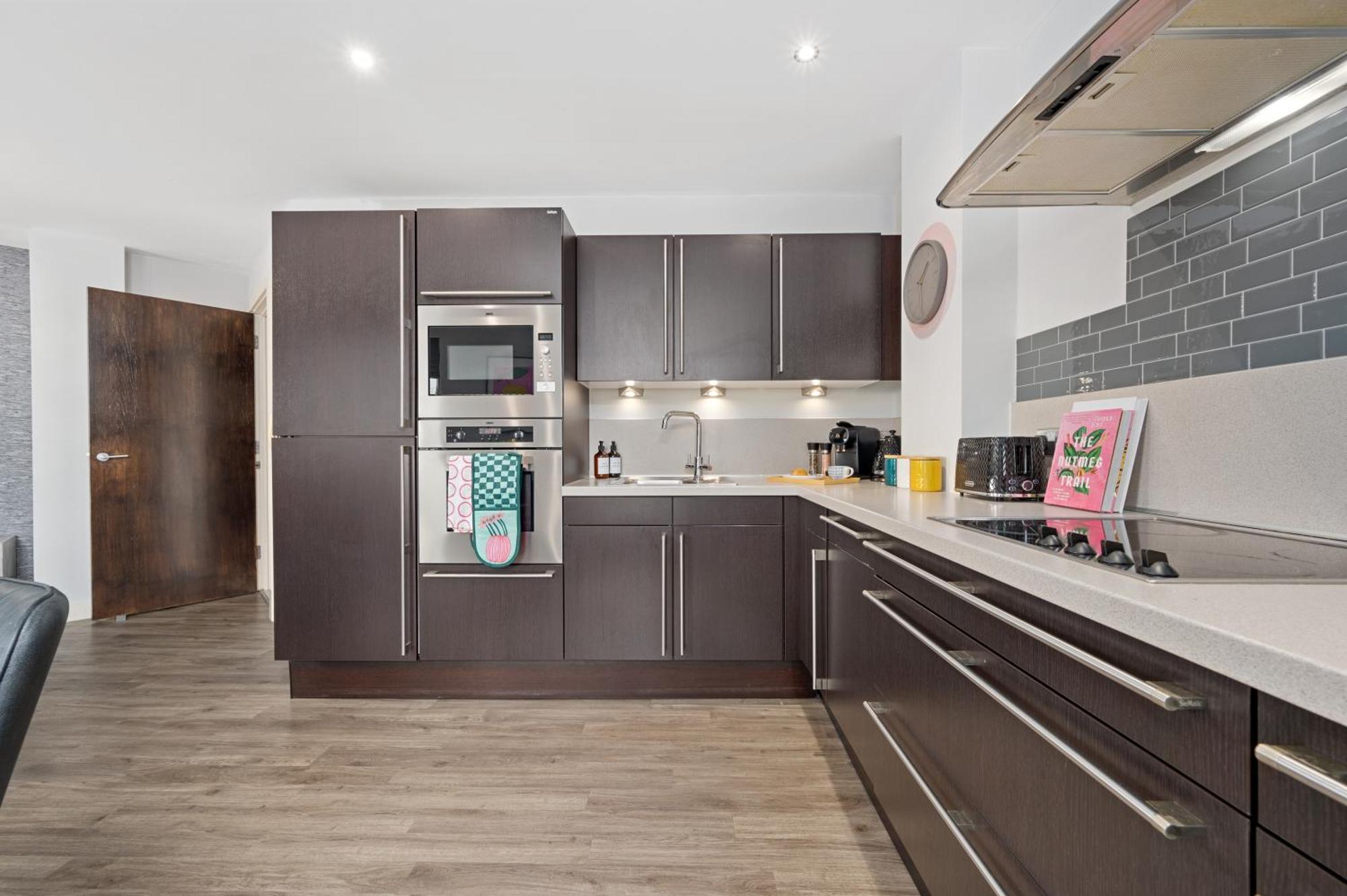 Appartement With Balcony & Secure Parking *