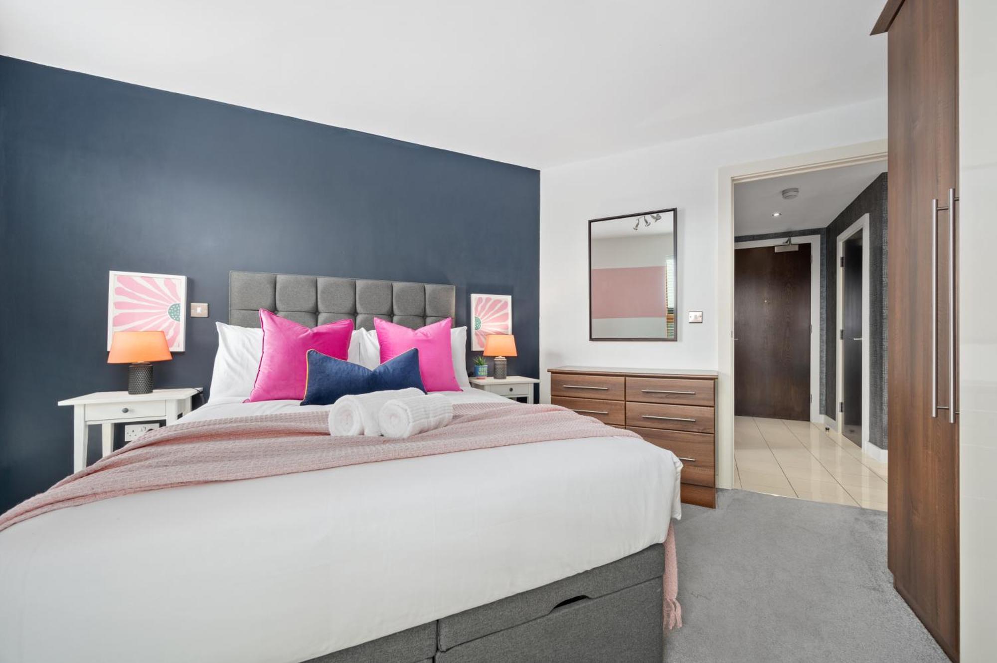 Appartement With Balcony & Secure Parking Manchester