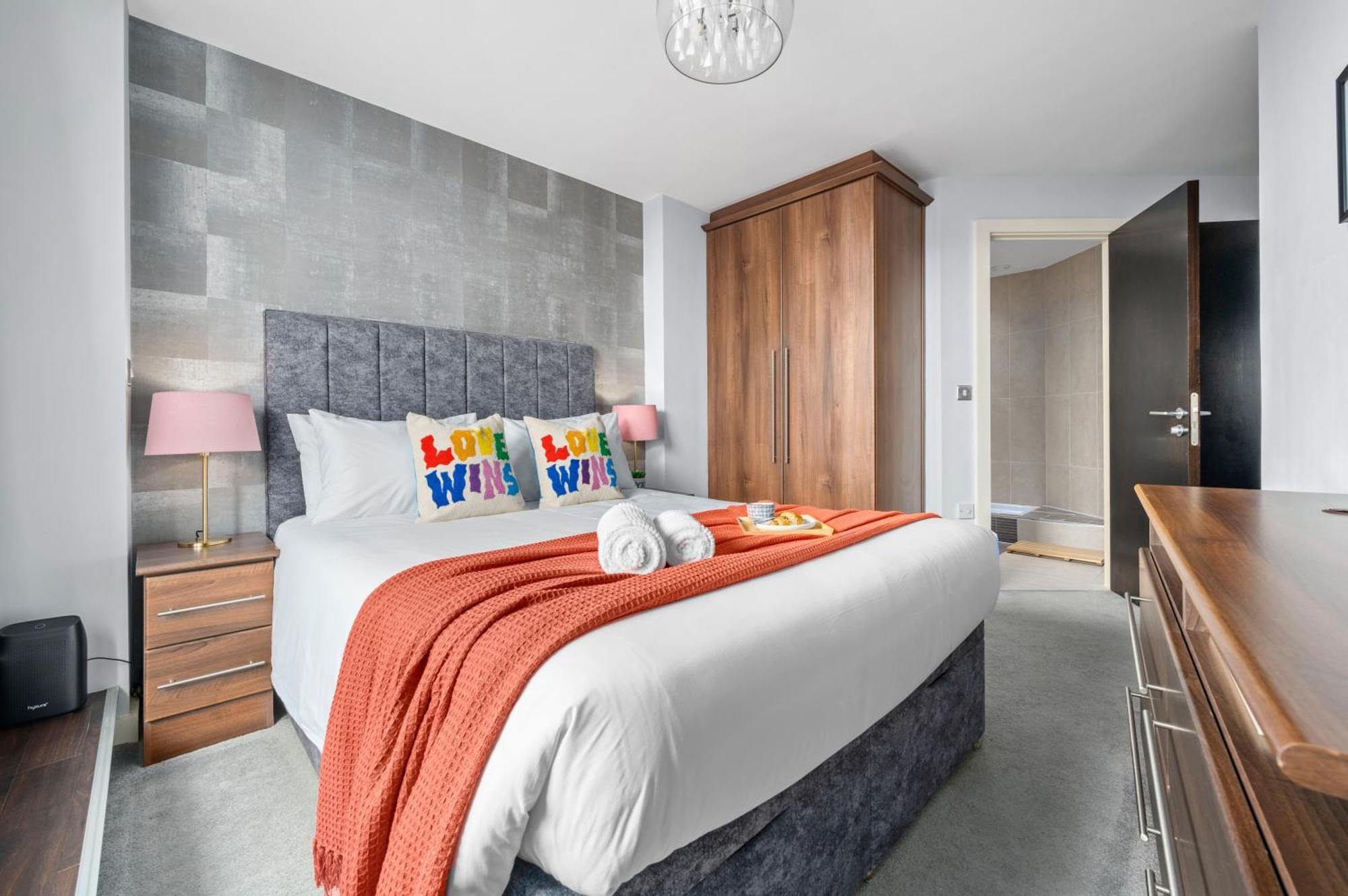Appartement With Balcony & Secure Parking *