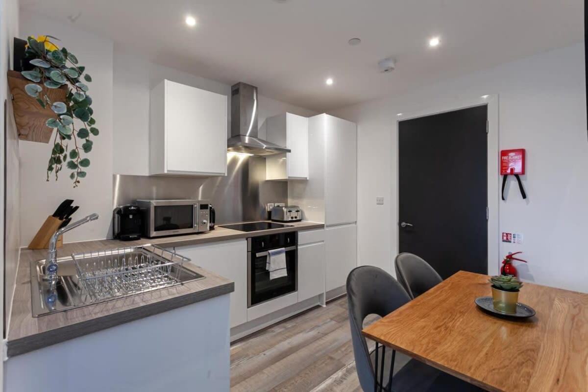 Stunning 2 Bed Flat 5min To Old Trafford Stadium *