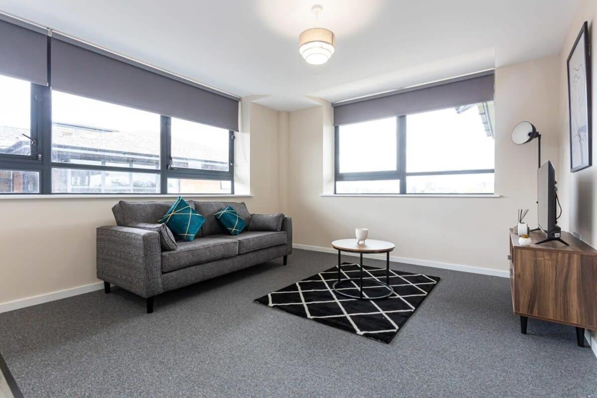 Contemporary 2 Bed Salford *