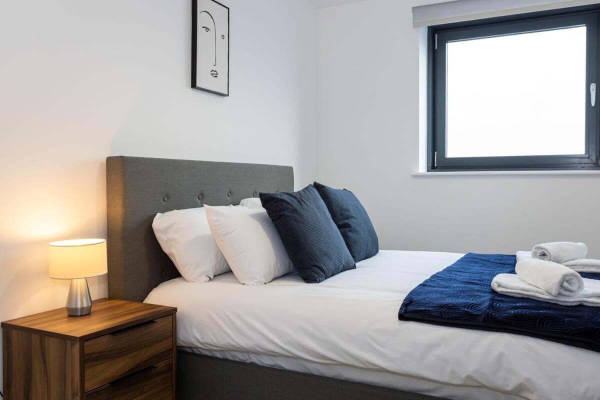 Modern 2 Bed Salford Stunning Views Manchester