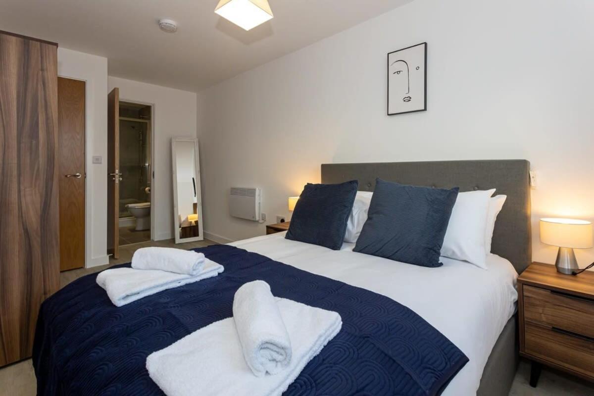 Modern 2 Bed Salford Stunning Views Manchester