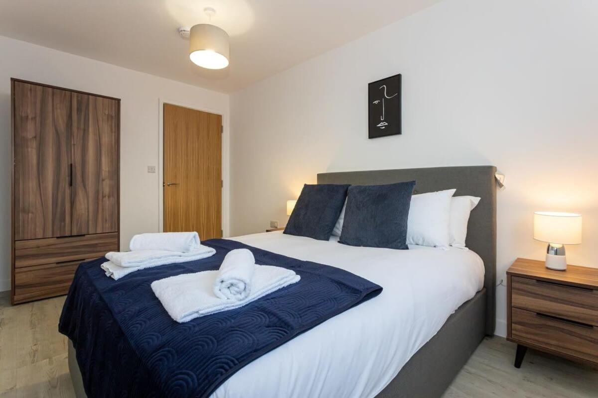 Modern 2 Bed Salford Stunning Views