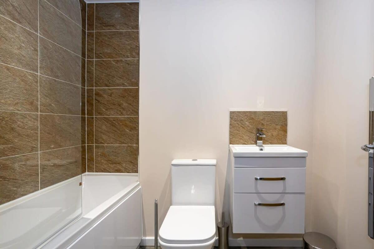 2 Bedroom Modern In Apartment Manchester