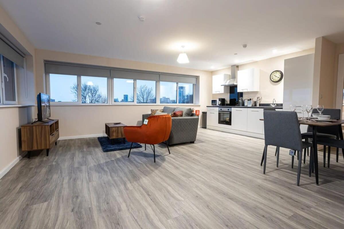 Apartment 2 Bedroom Modern In *