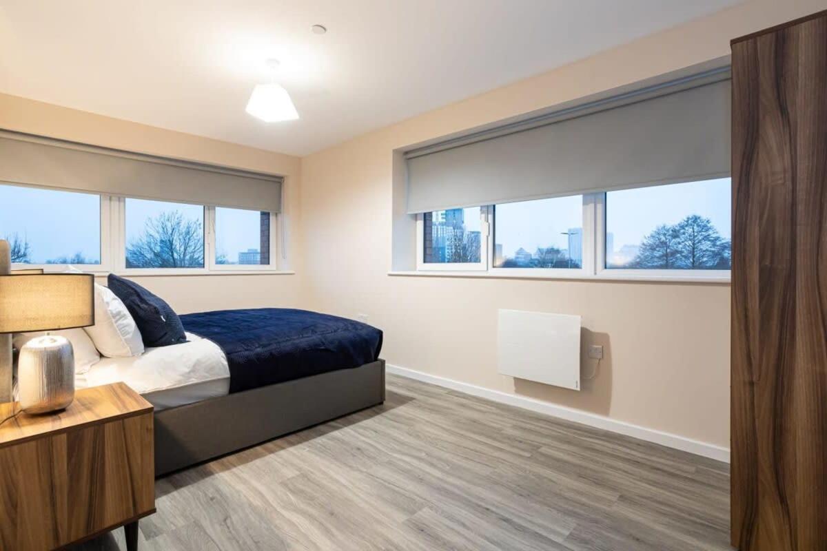2 Bedroom Modern In Apartment