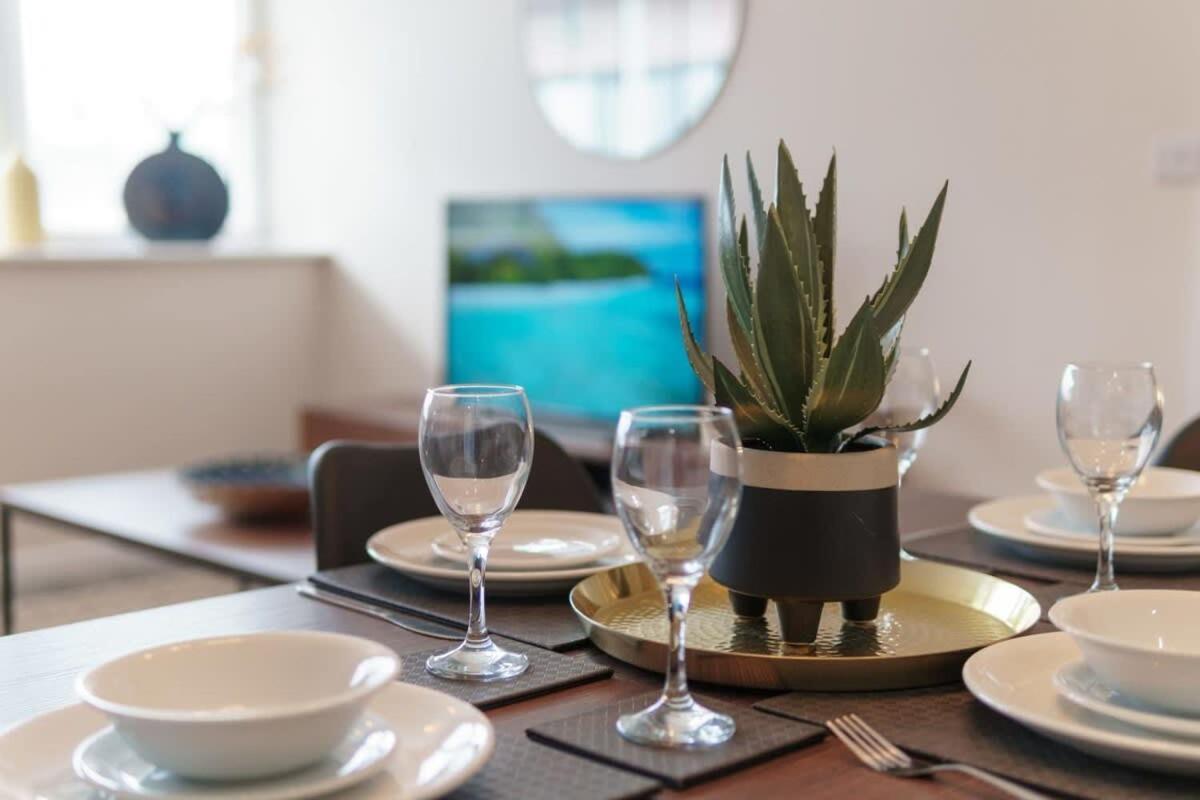 Fantastic 1 Bed - Sleeps 3 *