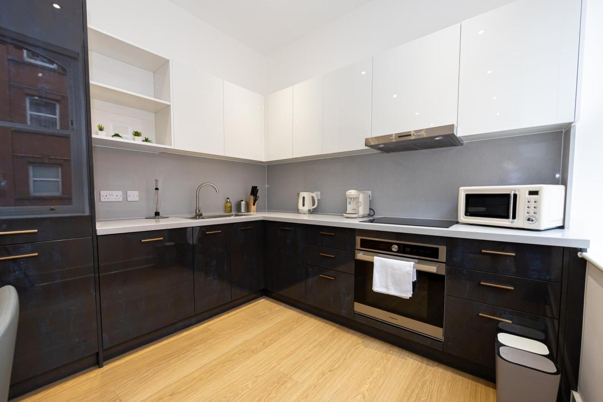 Superb 2bd In China Town