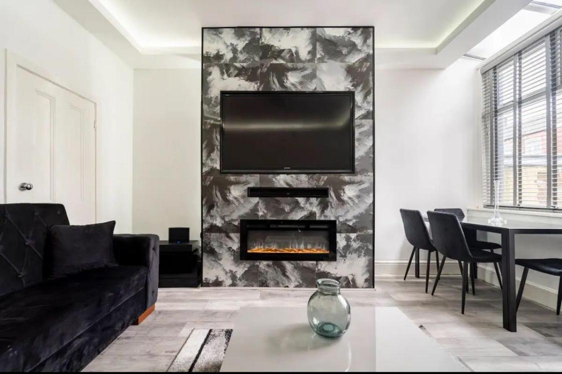 Appartement 3 Bedroom House With Modern Interior, Close To The Etihad Stadium *