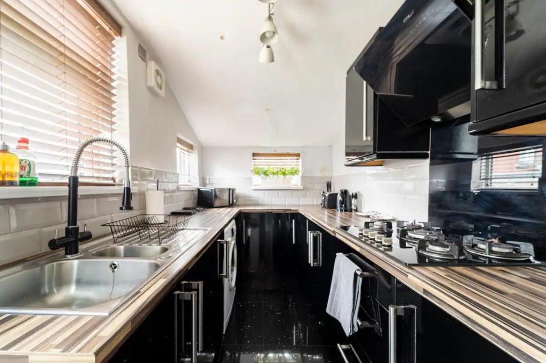3 Bedroom House With Modern Interior, Close To The Etihad Stadium