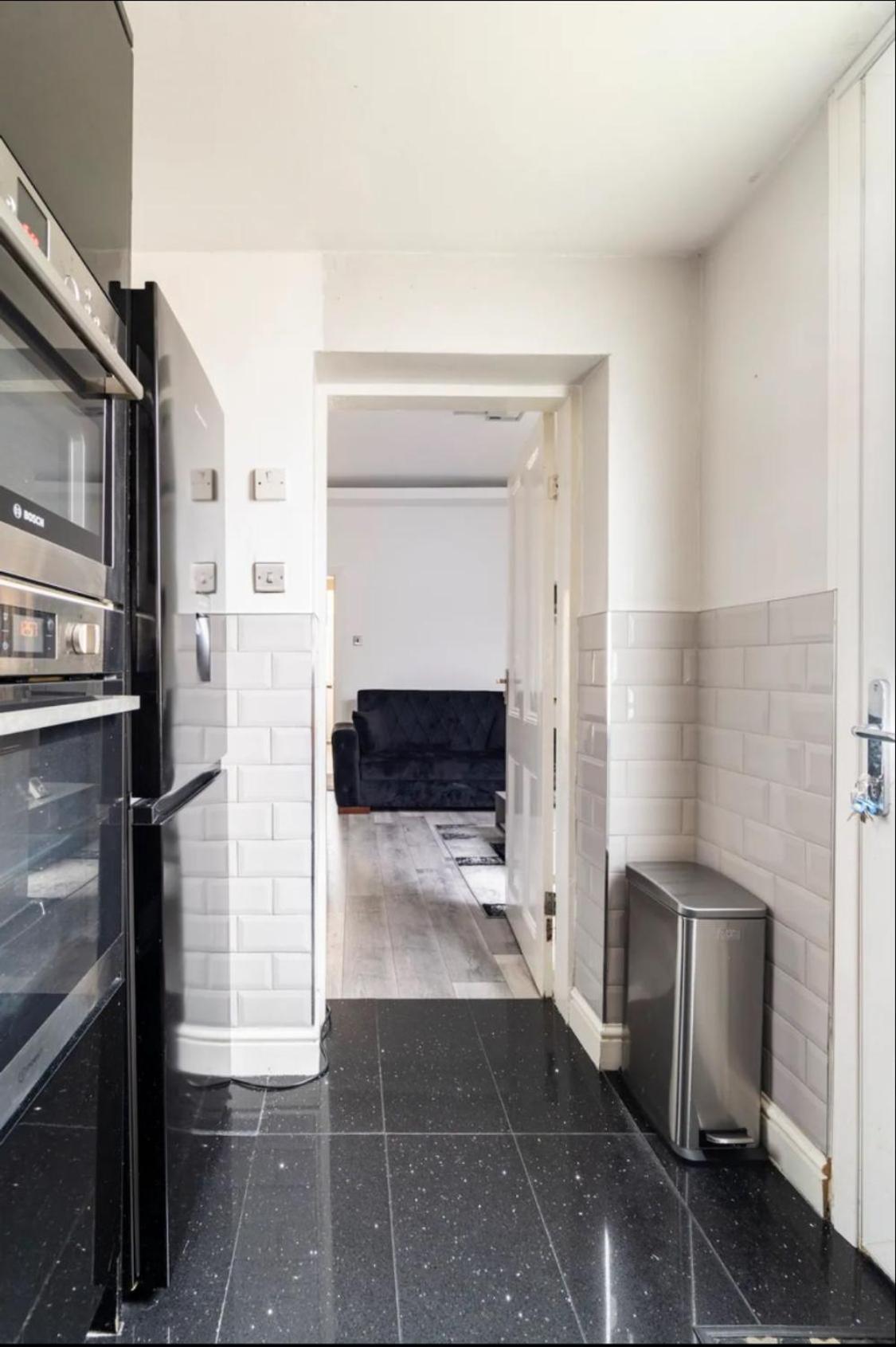 Appartement 3 Bedroom House With Modern Interior, Close To The Etihad Stadium *