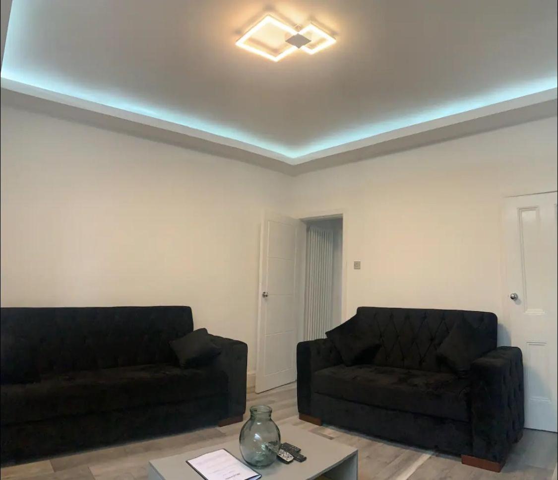 3 Bedroom House With Modern Interior, Close To The Etihad Stadium Manchester
