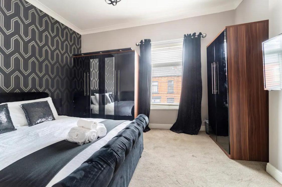 3 Bedroom House With Modern Interior, Close To The Etihad Stadium