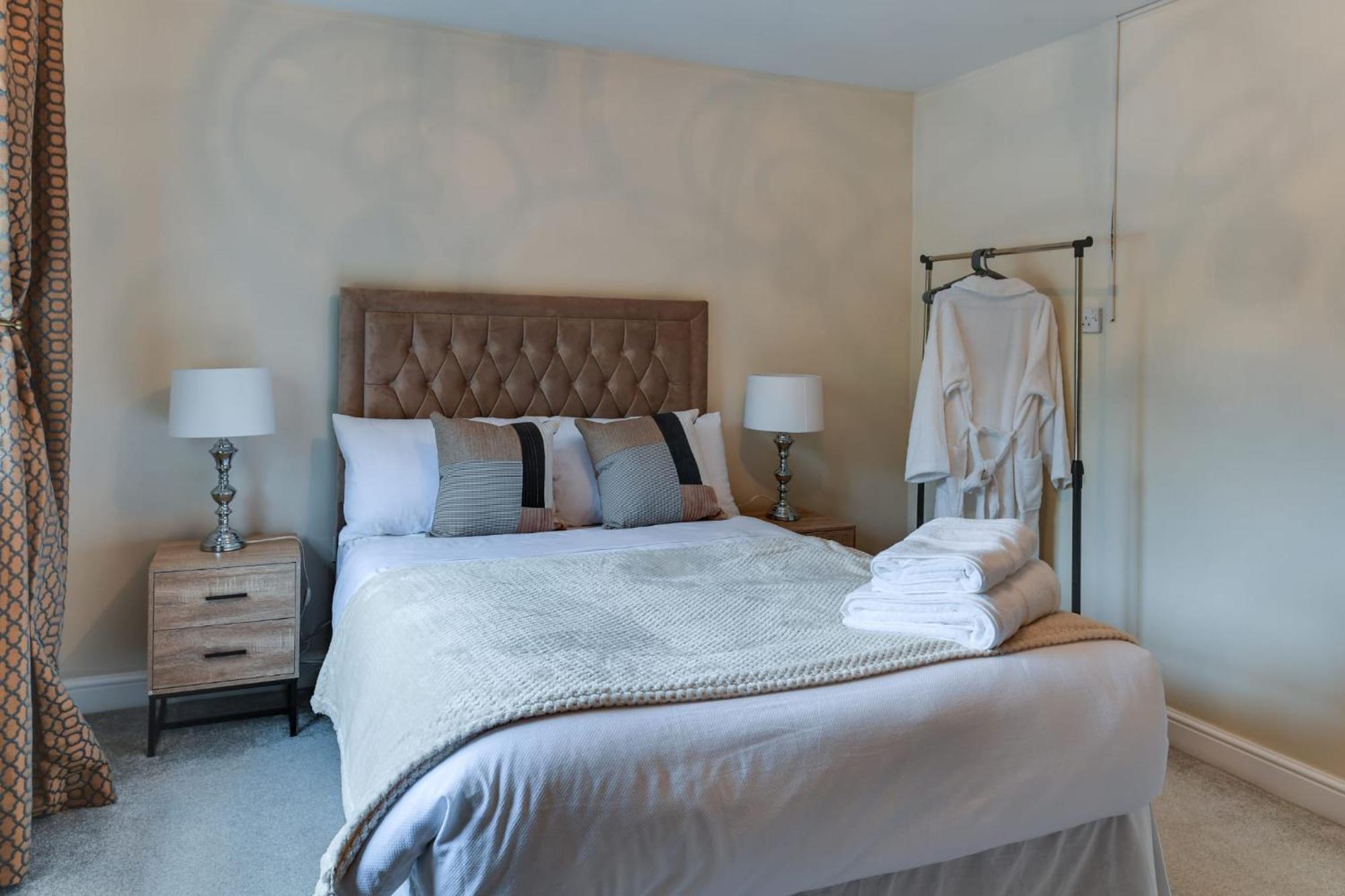 Charming 2-bed House In Middleton Manchester