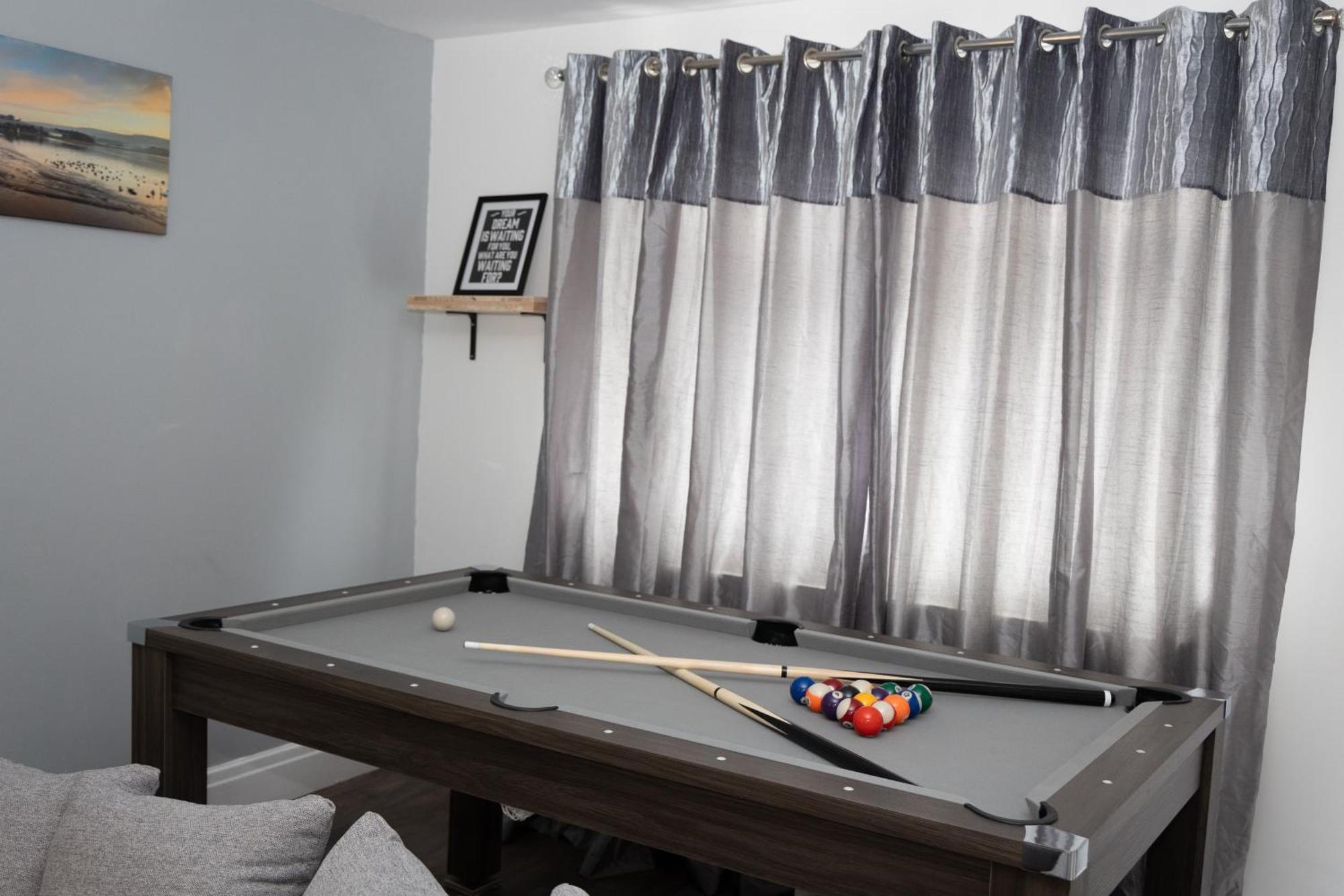 Carpe Diem - Stunning 4 Bed With Games Table