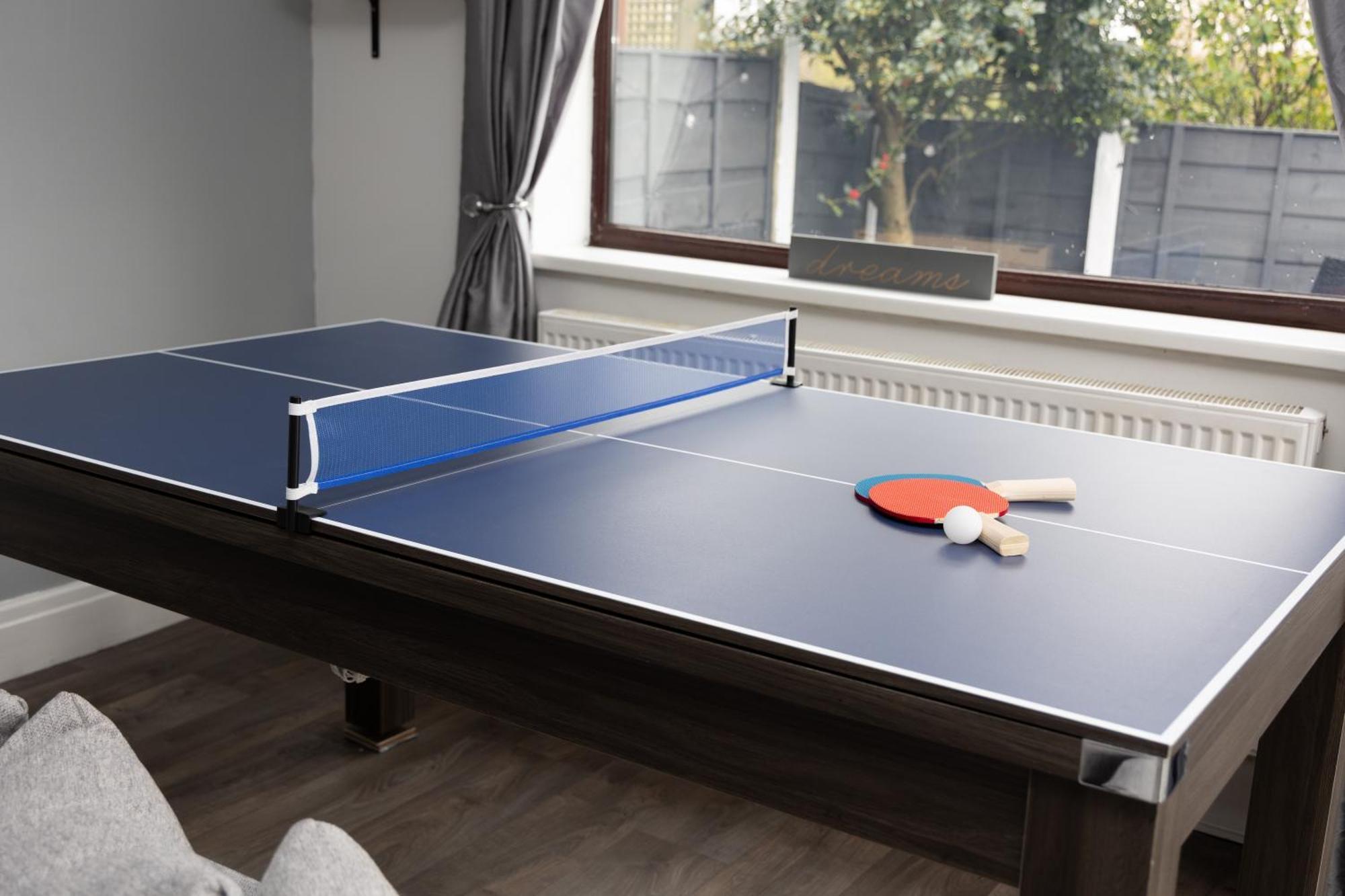 Carpe Diem - Stunning 4 Bed With Games Table * Manchester