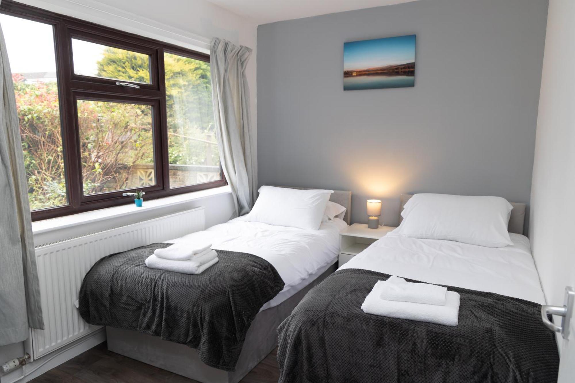Vakantiehuis Carpe Diem - Stunning 4 Bed With Games Table Manchester
