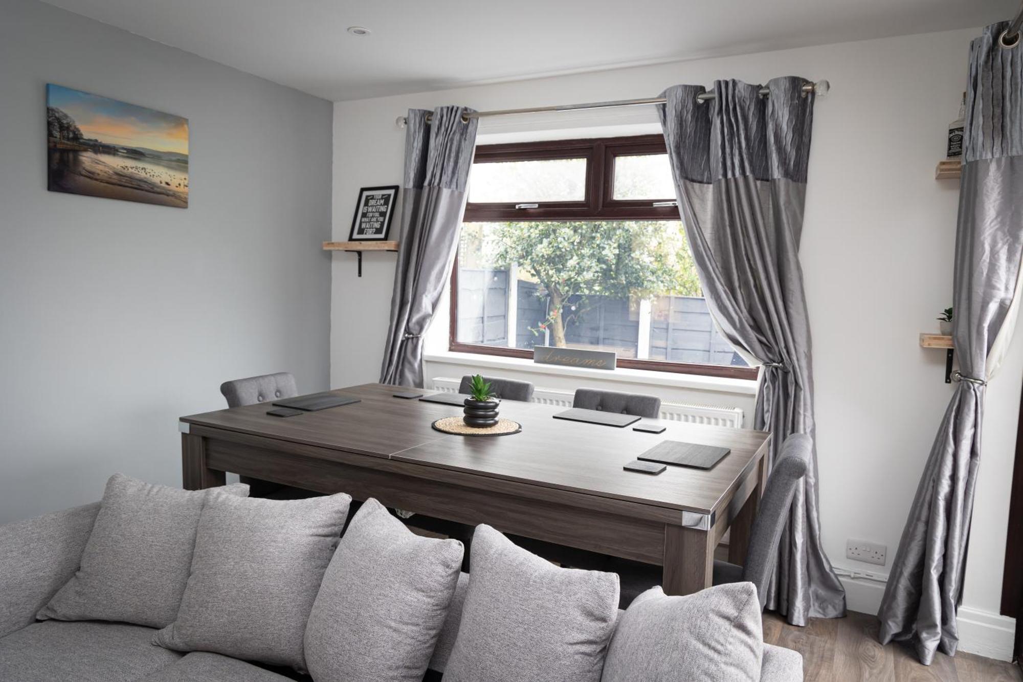 Carpe Diem - Stunning 4 Bed With Games Table Vakantiehuis