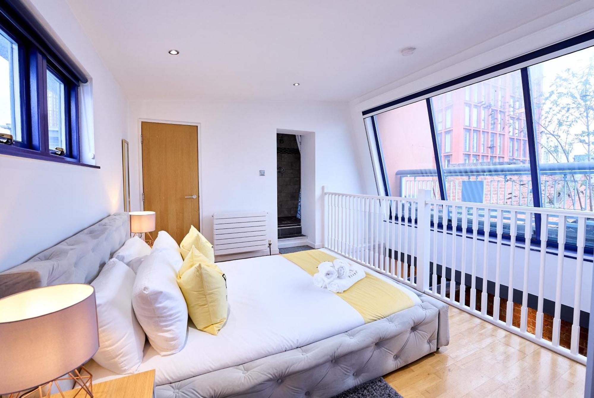 Pluxa Citronella -2 Floors Of Football Location With Workspace Appartement