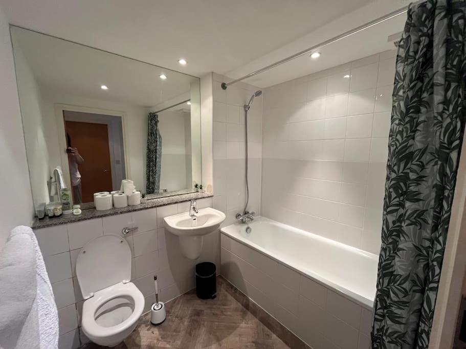 Stylish Centre With Large Balcony Manchester