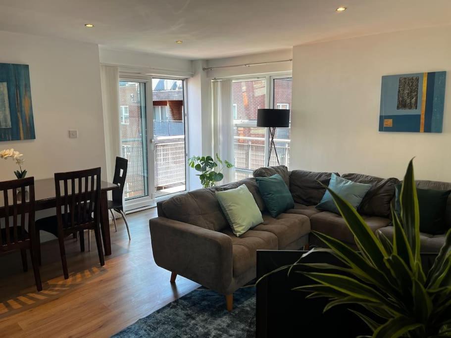Apartment Stylish Centre With Large Balcony *