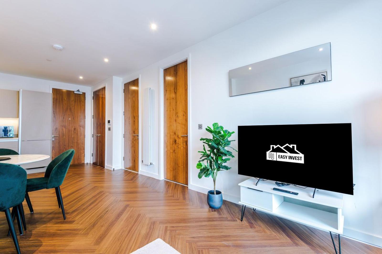 Media - Skyline View Apartment