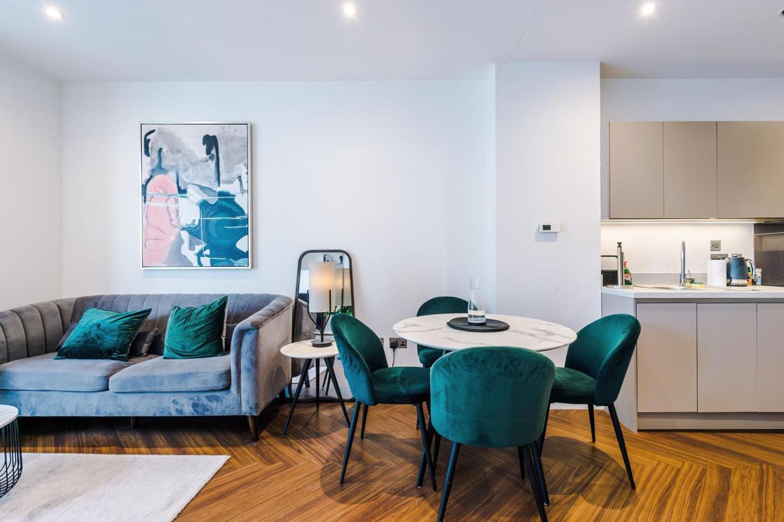 Media - Skyline View Apartment