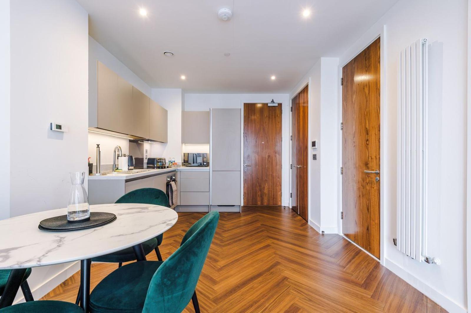 Media - Skyline View Apartment