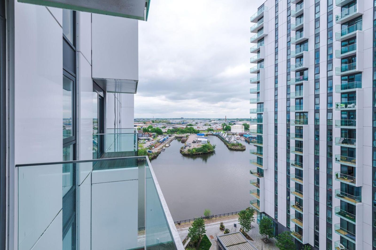 Apartment Media - Skyline View