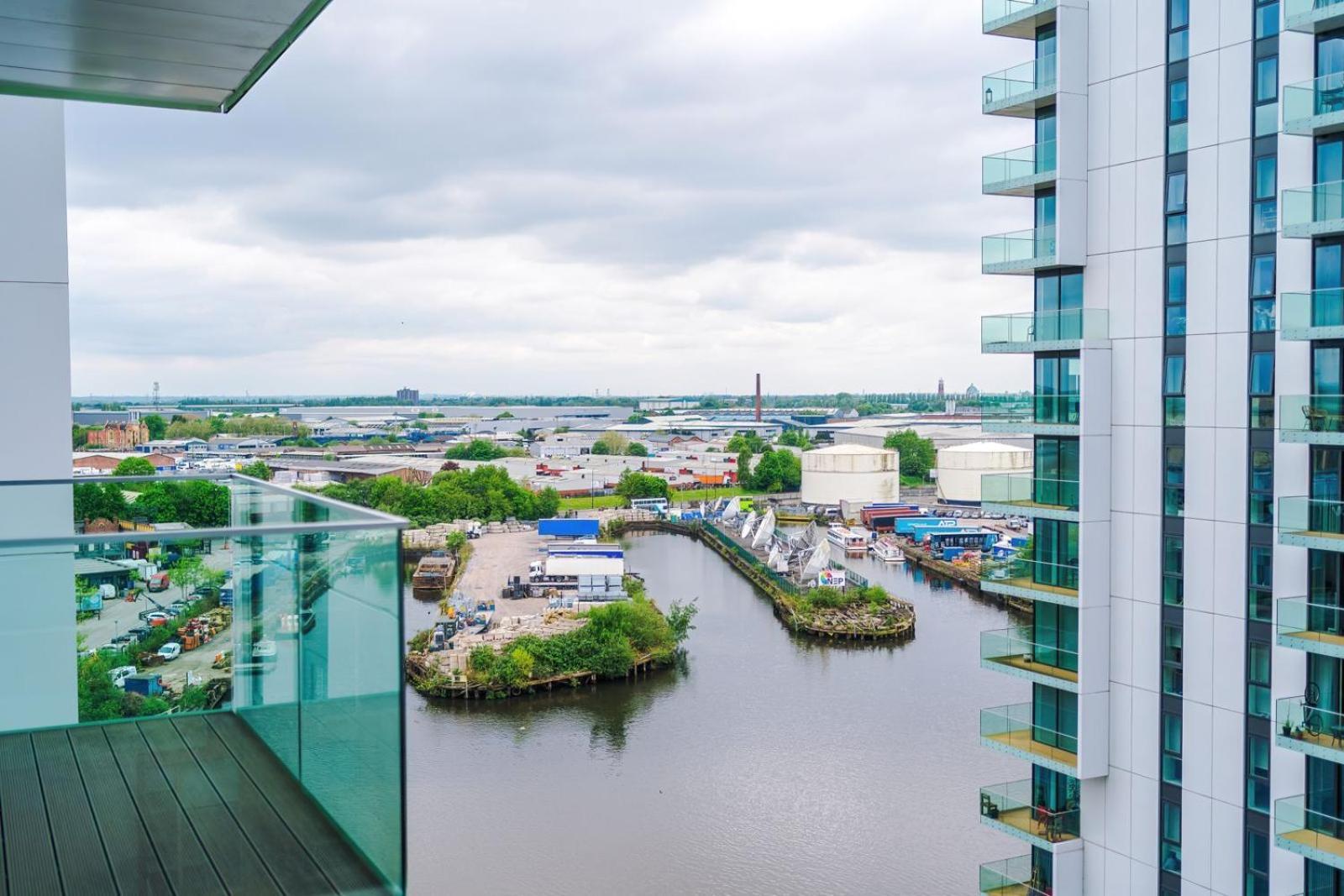 Apartment Media - Skyline View