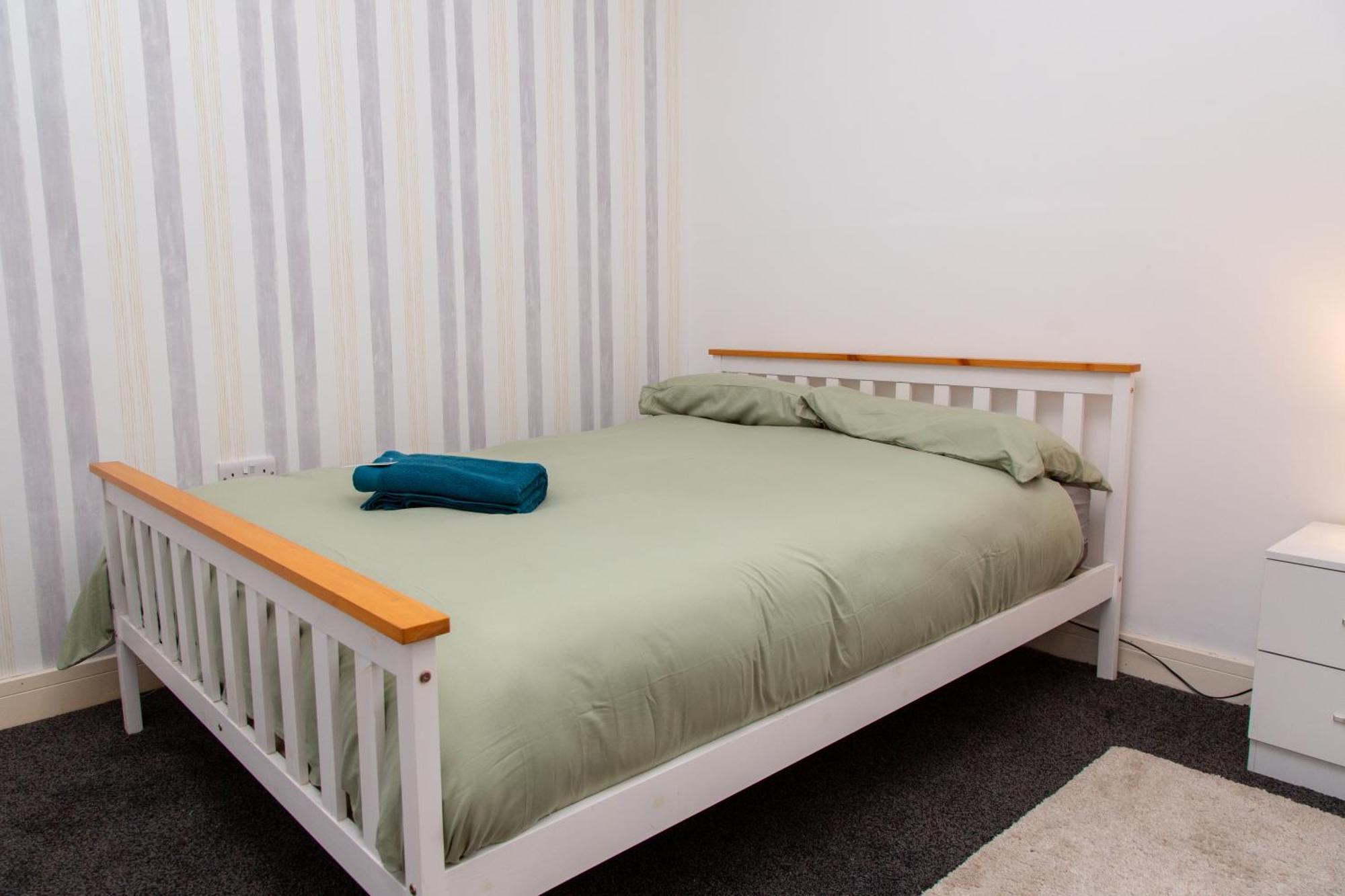 Apartment 2bd Cozy Retreat With Parking *