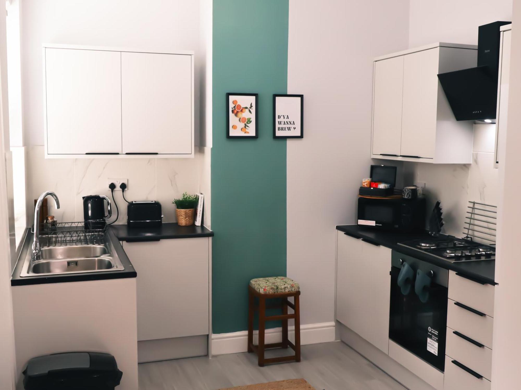 Holiday home Spacious Stylish With Free Parking 10 Mins To Centre & Ao Arena Ideal For Groups & Long