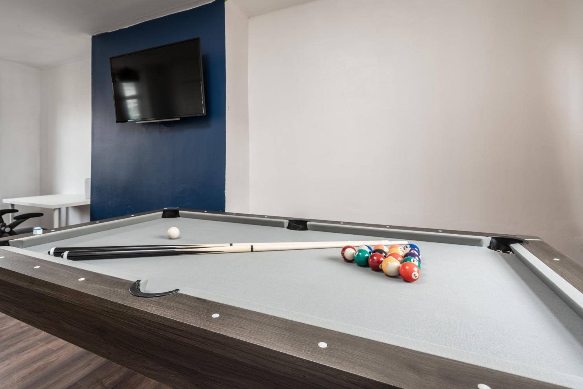 Holiday home Comfy 3br - Pool Table - Games - Sleeps 8 *