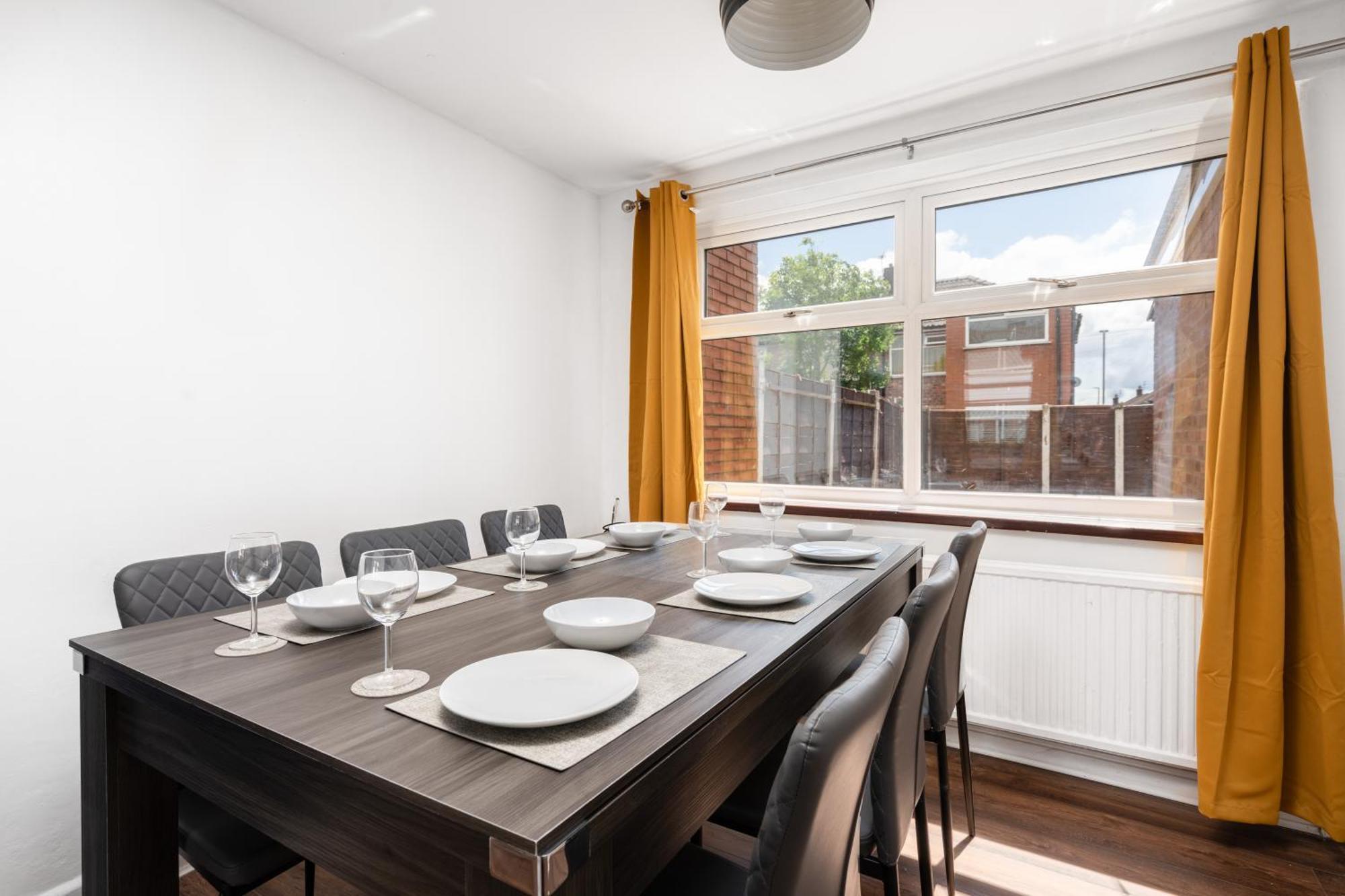 Comfy 3br - Pool Table - Games - Sleeps 8 * Manchester