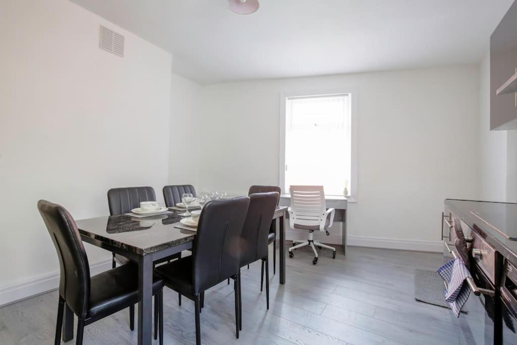 Big New House - 5bdr Near Vakantiehuis Manchester