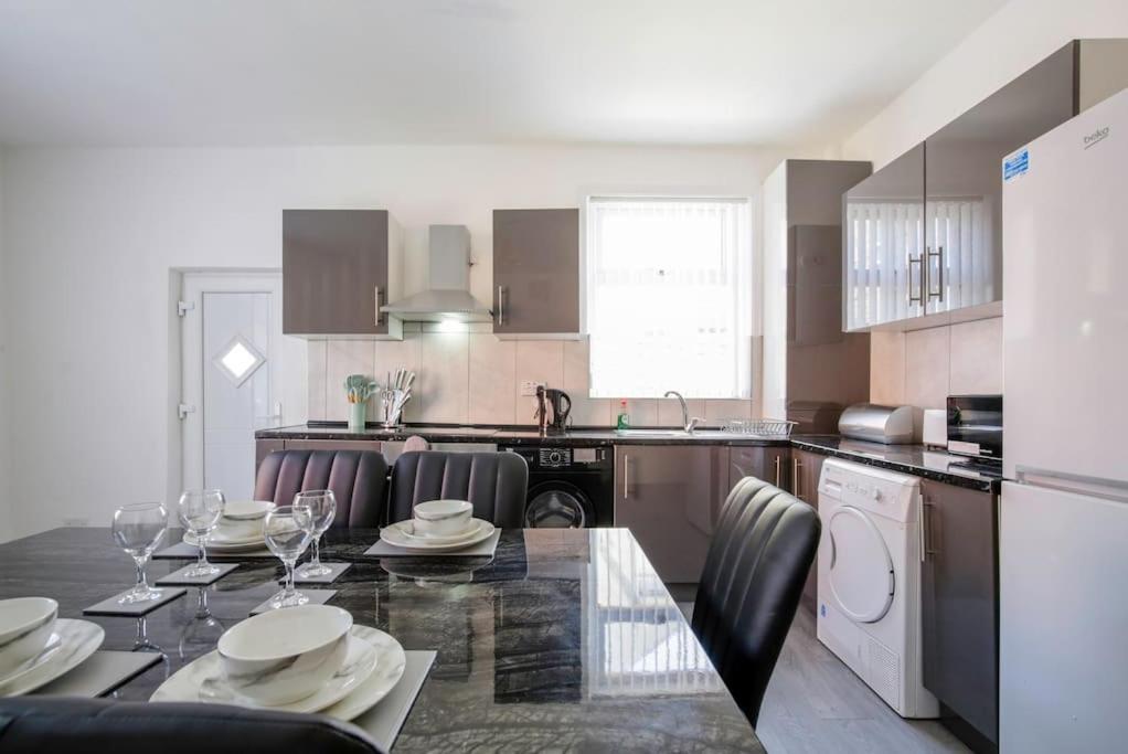 Vakantiehuis Big New House - 5bdr Near Manchester