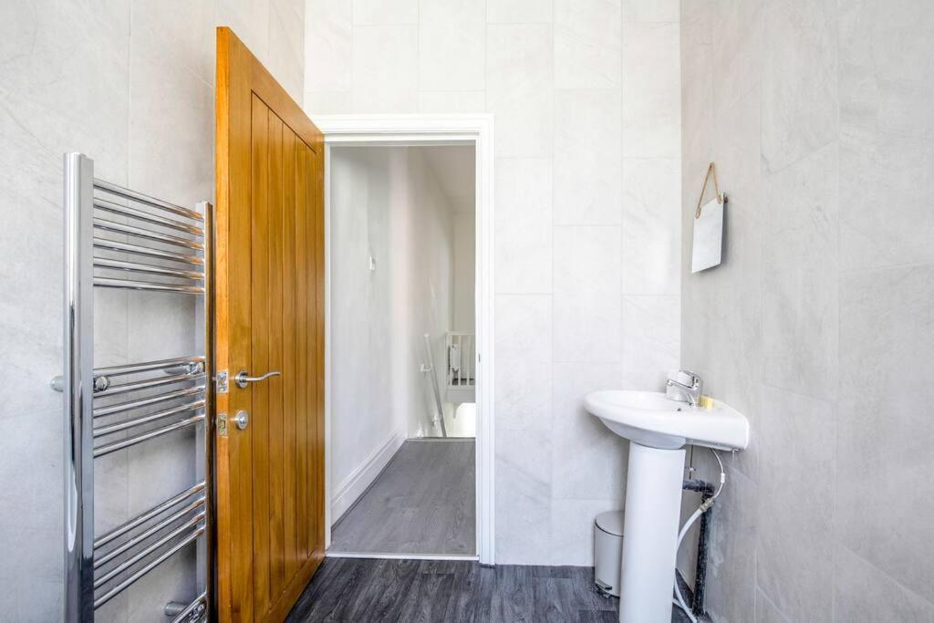 Big New House - 5bdr Near * Manchester