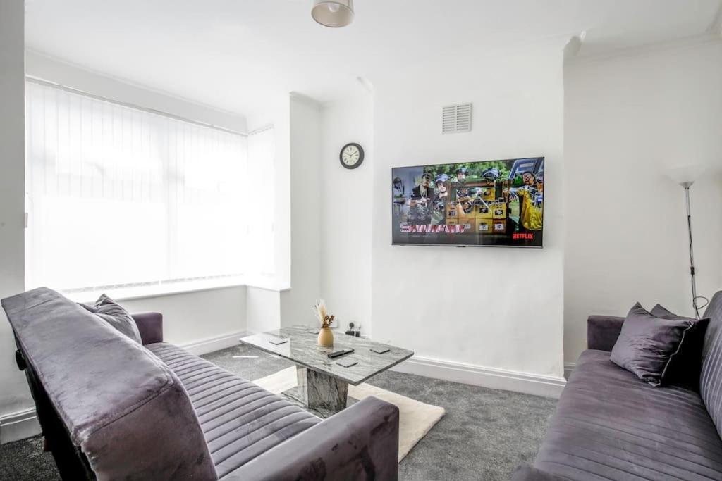 Big New House - 5bdr Near Manchester