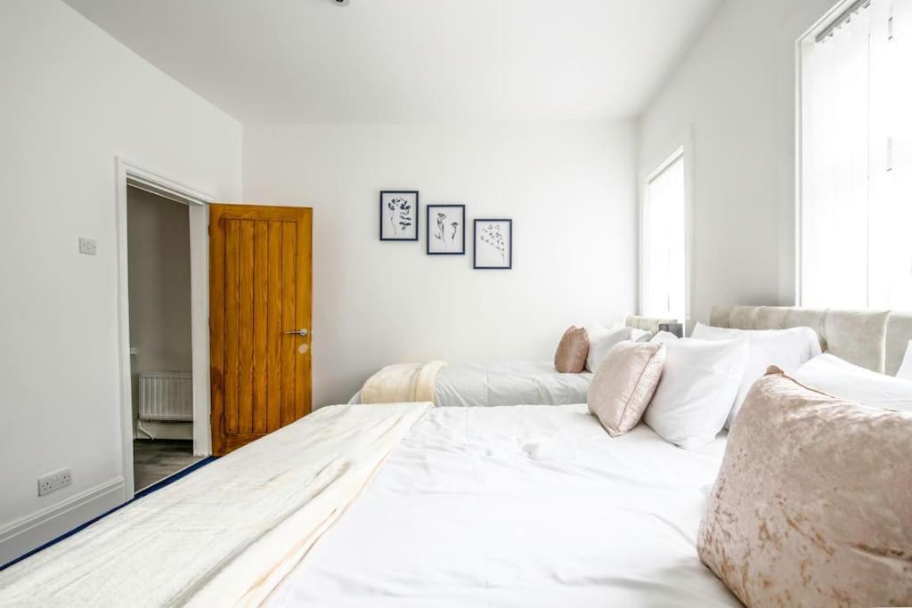 Big New House - 5bdr Near * Manchester
