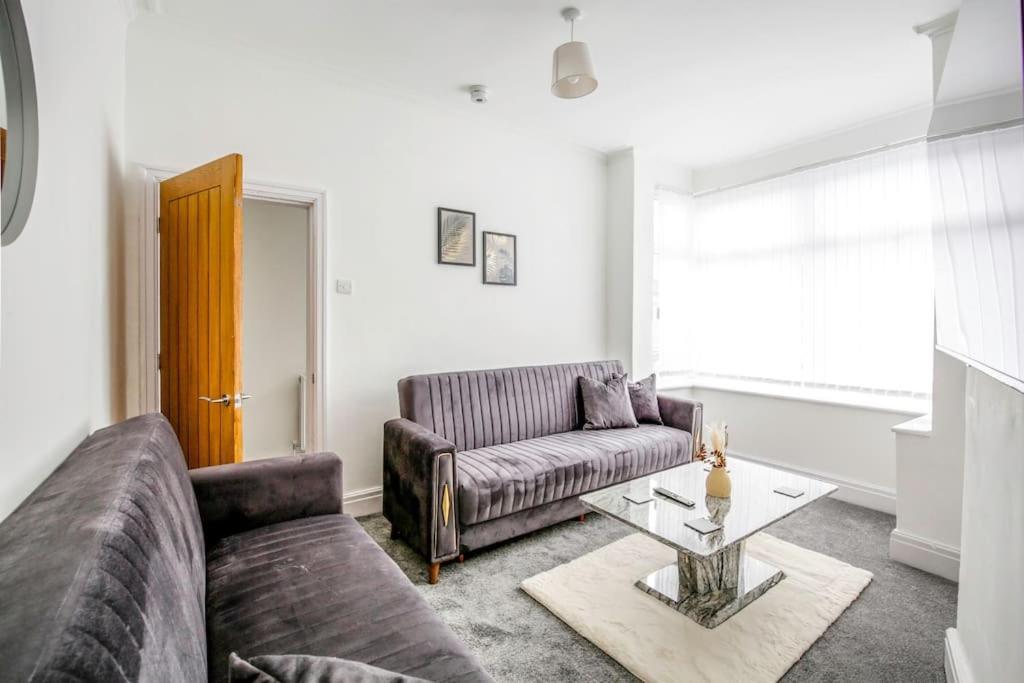 Big New House - 5bdr Near *