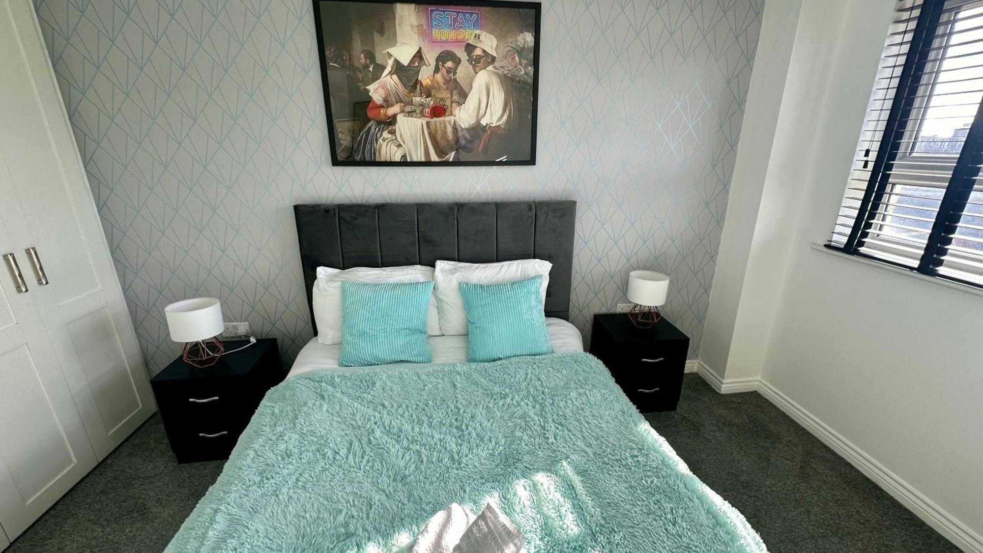 Lux Livin' - Luxury 2 Bed With Free Parking Apartment Manchester
