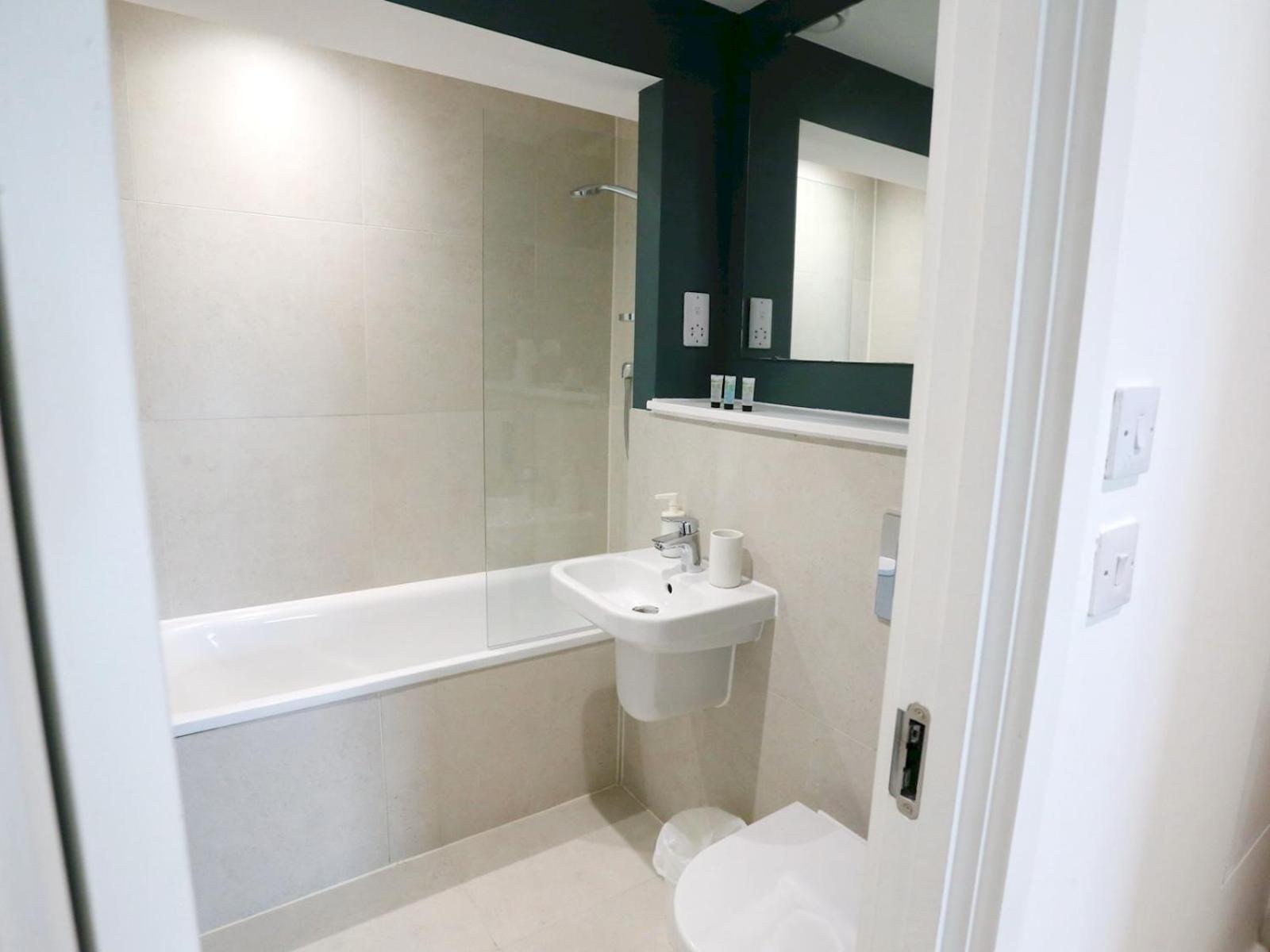 Appartement Trafford Duplex With Free Parking Pass The Keys *