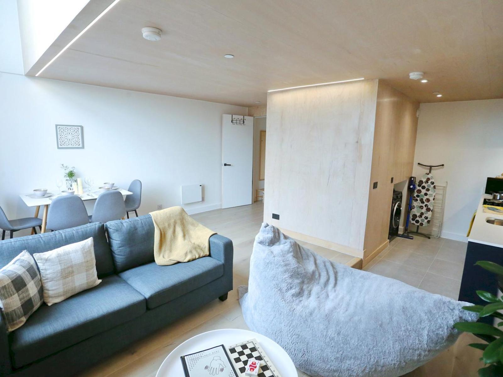 Trafford Duplex With Free Parking Pass The Keys * Manchester