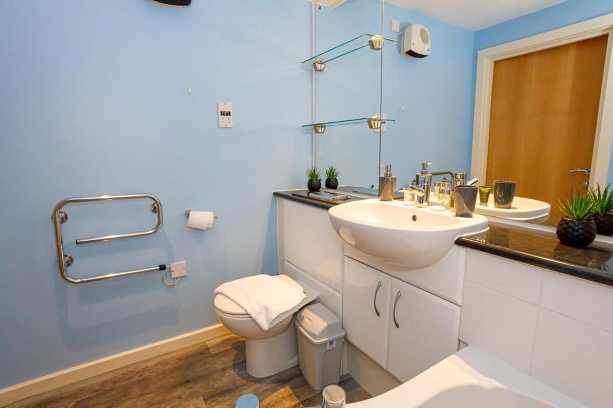 Lovely 2 Bed 2 Bathroom Manchester