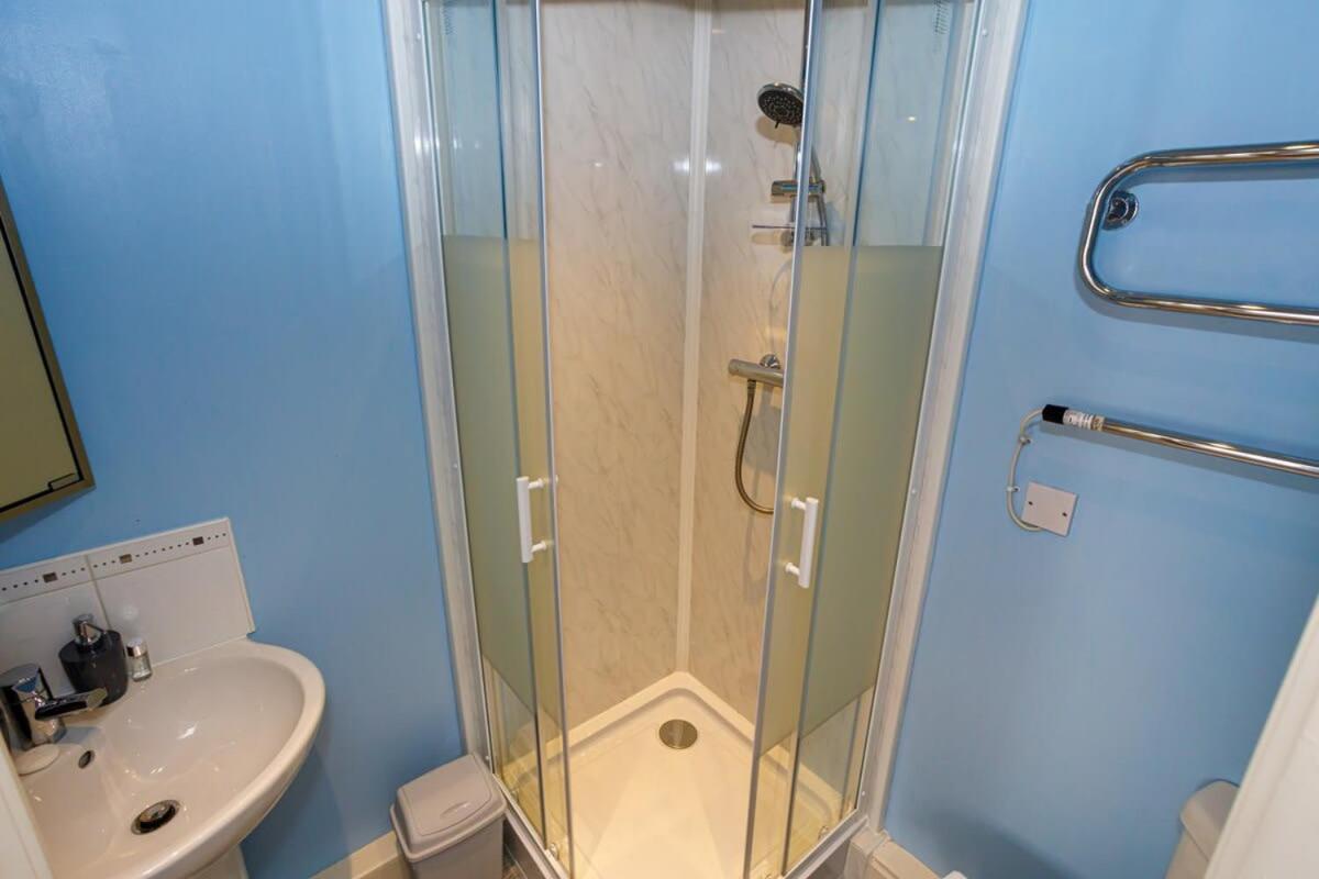 Lovely 2 Bed 2 Bathroom * Manchester